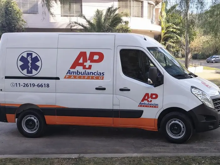 Interior de ambulancia equipada